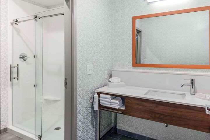 Room 13 of 32