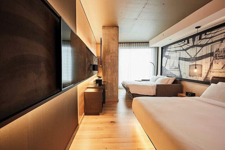 Room 10 of 44