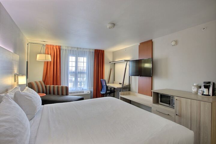 Room 42 of 99