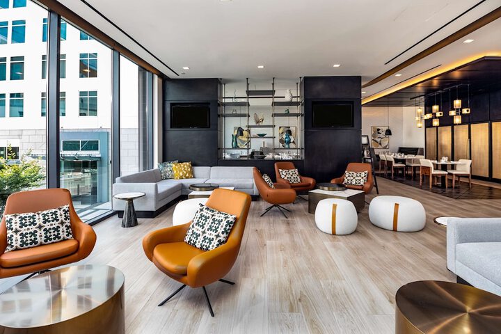 Lounge 52 of 55