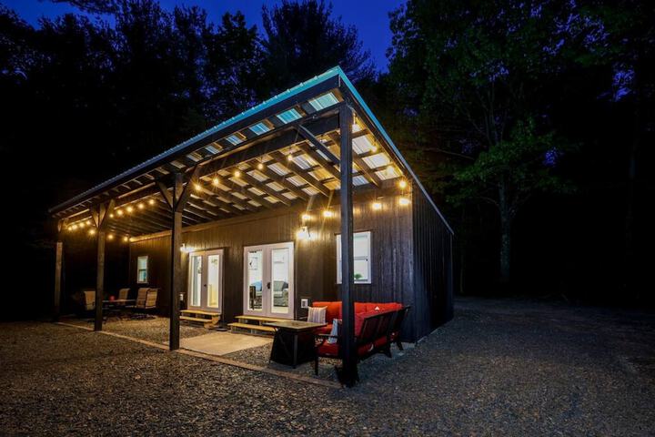 Tiny House 2 5 hrs NYC and Boston Waterfront Wifi