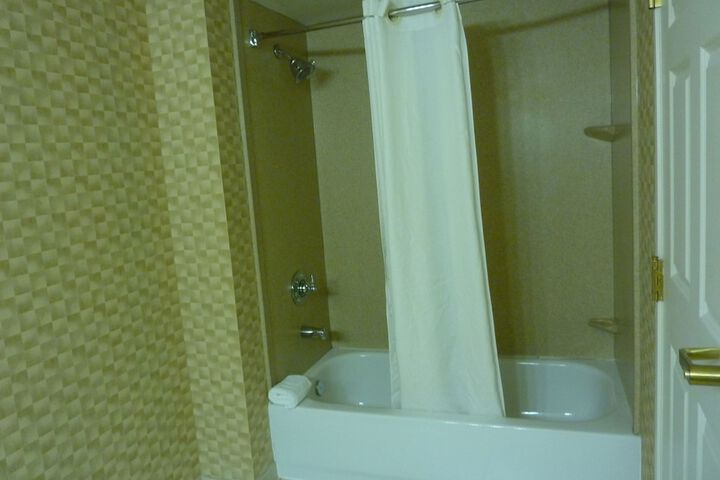Room 9 of 25