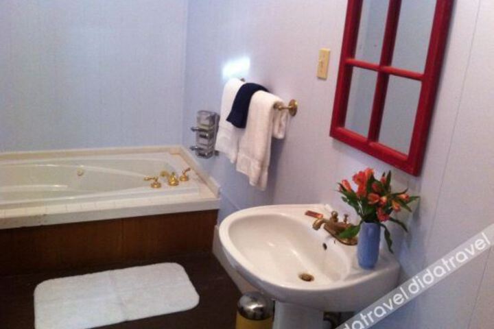 Brooks House Suites