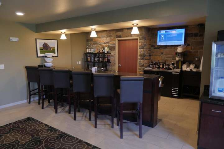 Cobblestone Inn & Suites - Winterset IA