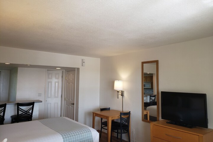 Room 16 of 33