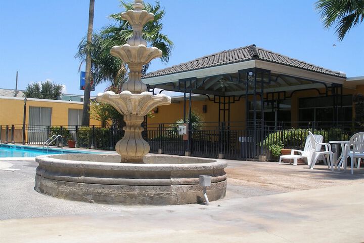 Hotel Exterior 24 of 25