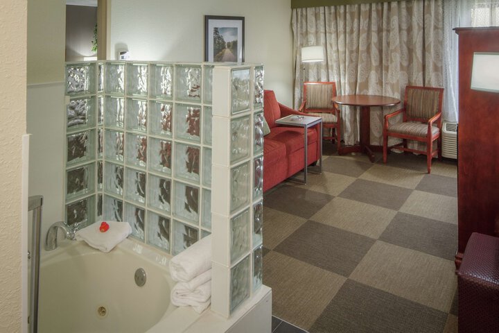 Room 25 of 38