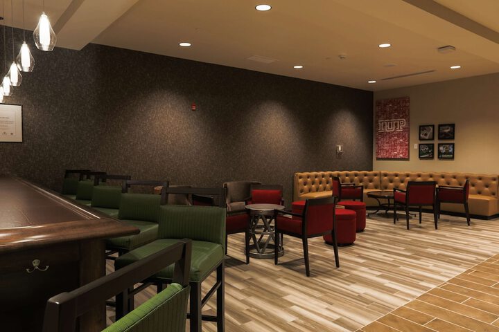Lounge 78 of 84