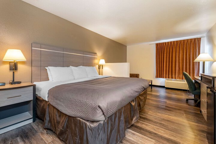 Room 14 of 36