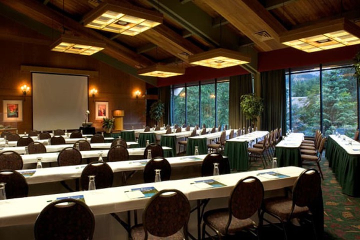 Ballroom/Hall 135 of 138