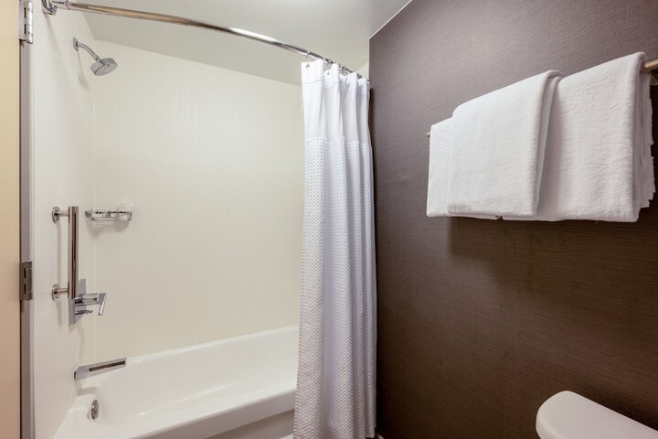 Room 33 of 47