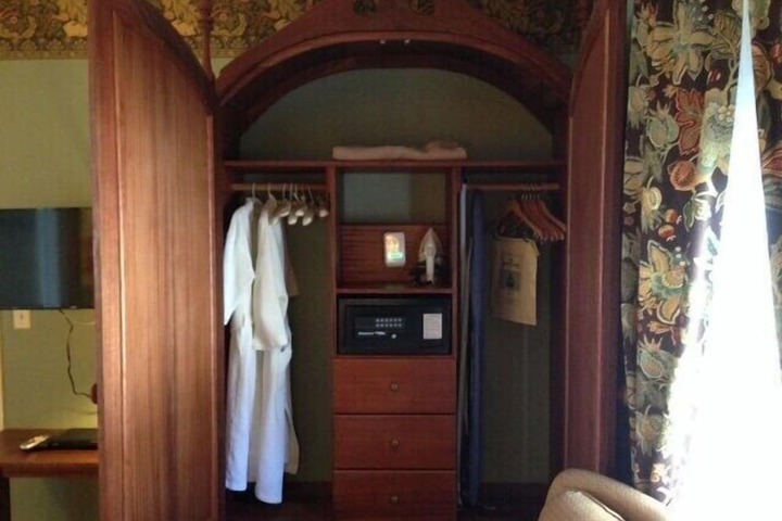 Room 85 of 128