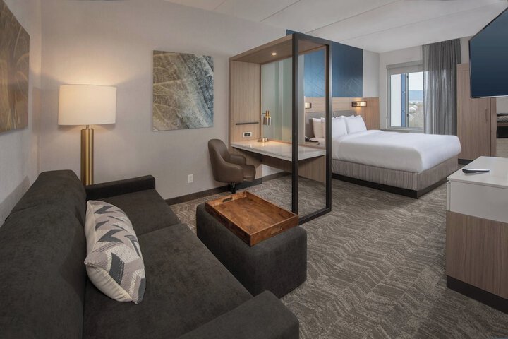 Room 16 of 32