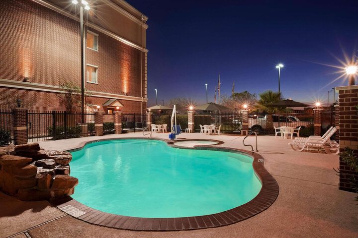 Pool 4 of 47