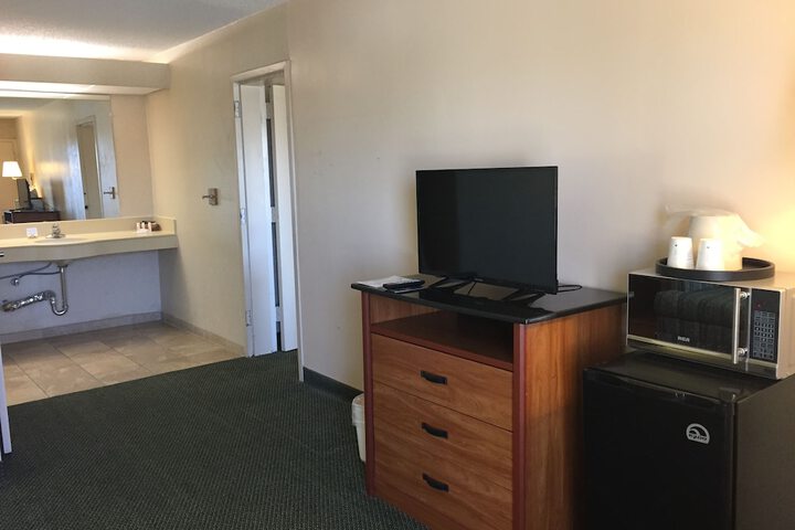 Room 13 of 38