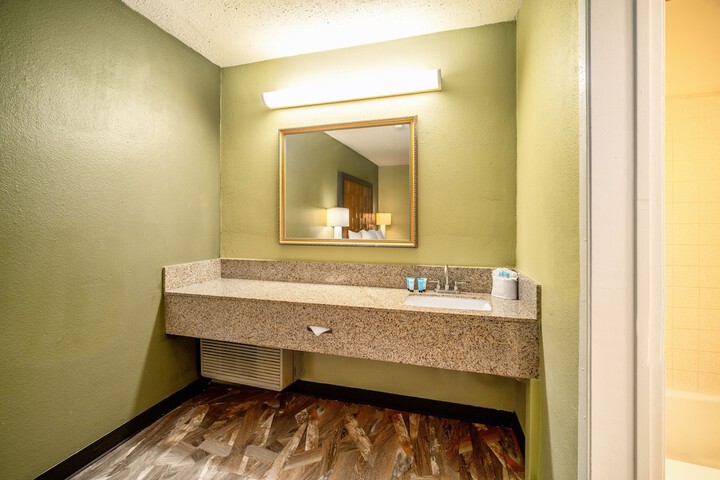Room 35 of 60