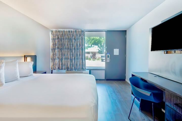 Room 18 of 25