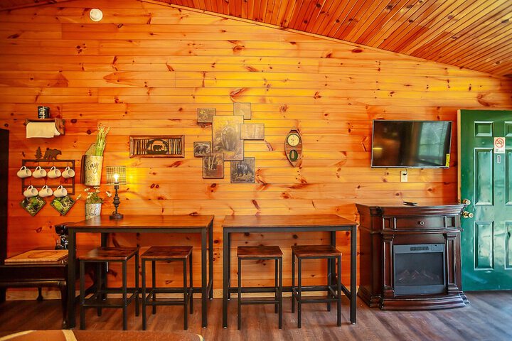 Bigfoot Lodge Room One