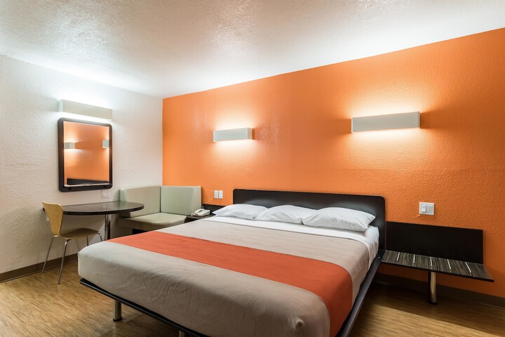 Room 33 of 38