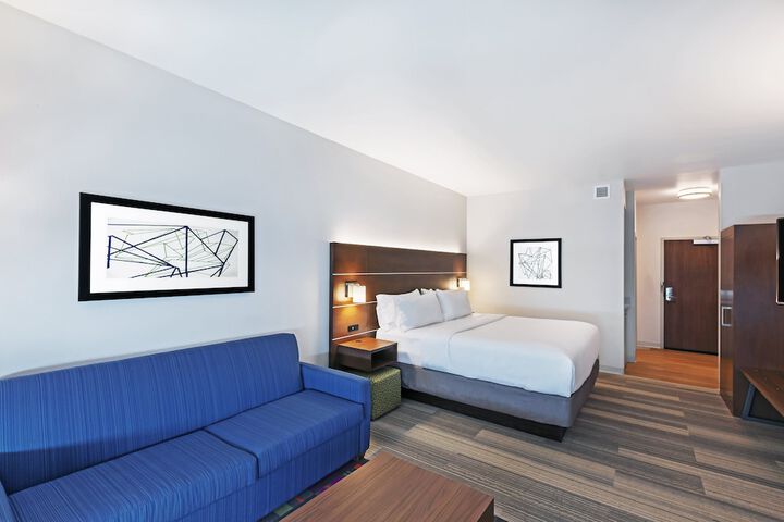 Room 17 of 34