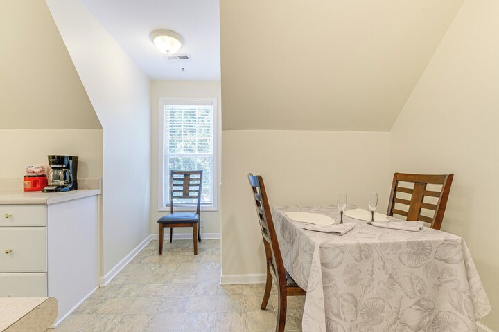 Hike Golf & Boat: Wake Forest Home w / Yard