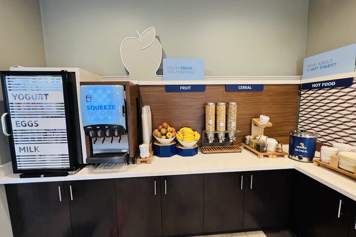 Holiday Inn Express & Suites Salinas by IHG