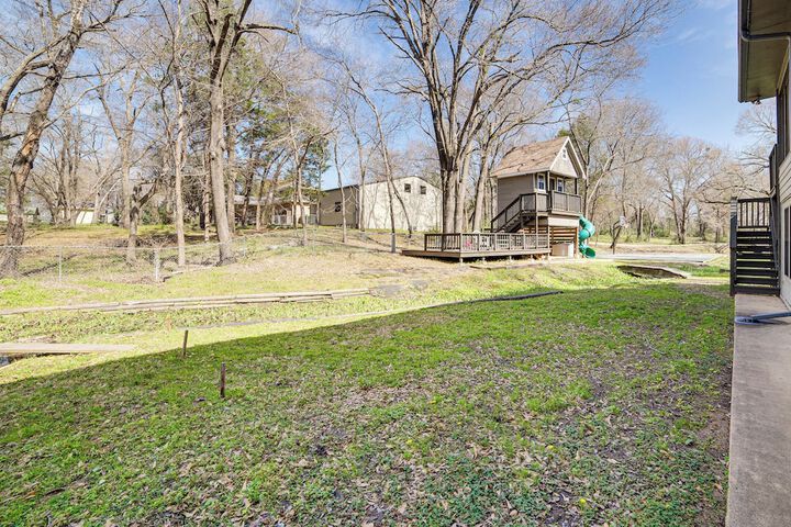 Pickleball / sport Court: Spacious Kemp Home!