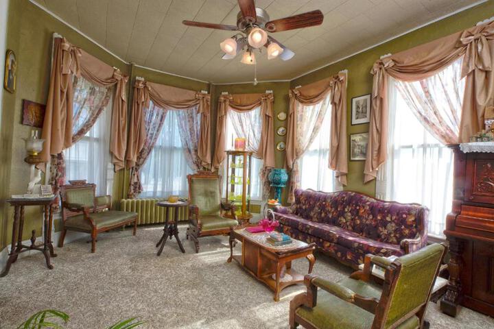The Victorian on Main