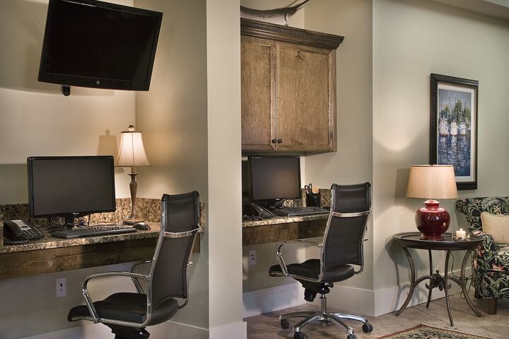 Business Center 38 of 45