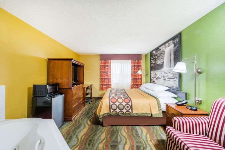 Room 9 of 17
