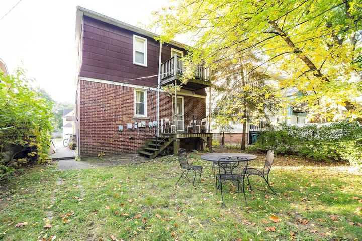 Ferndale Apartment w / Yard - Near the Detroit Zoo!