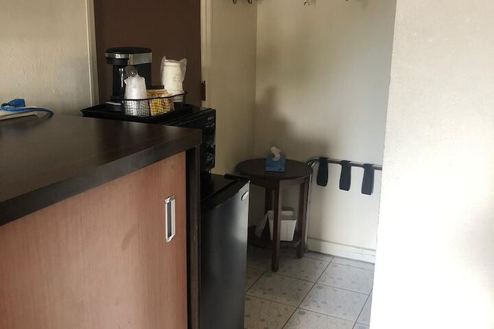 Room 25 of 38