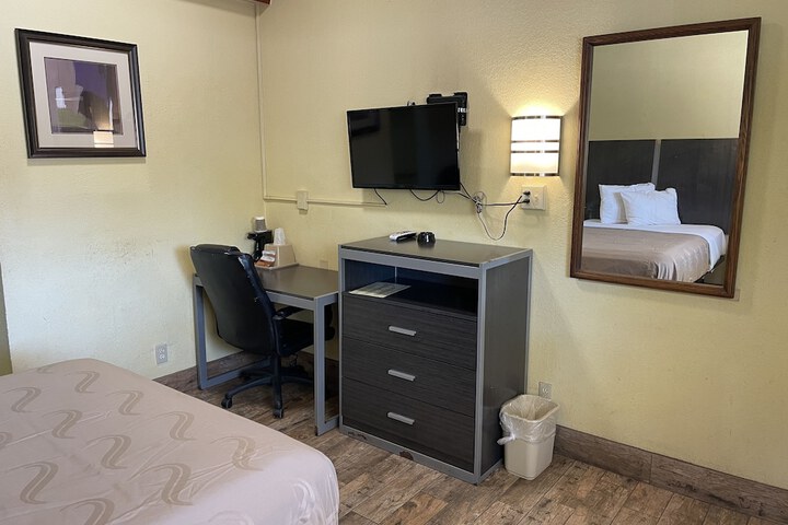 Room 28 of 34
