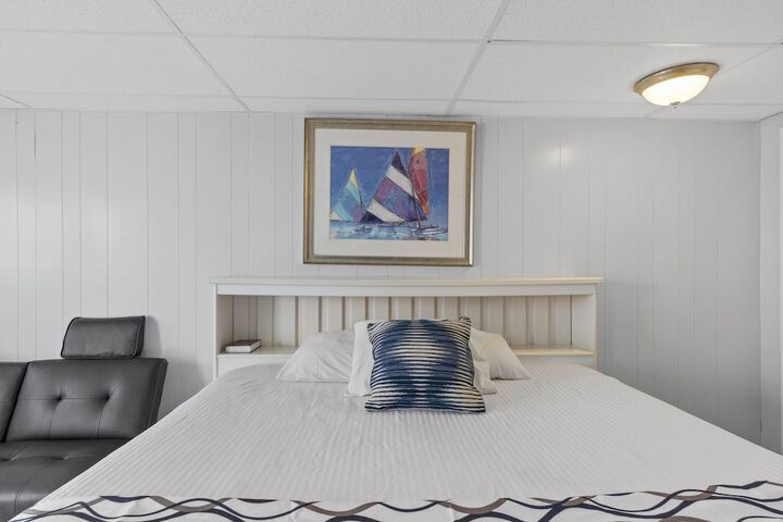 Room 27 of 73