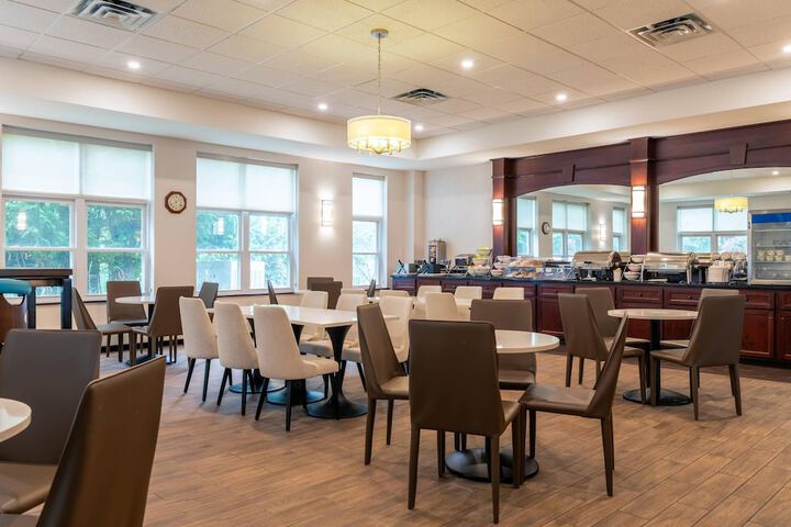 Comfort Inn & Suites Near Burke Mountain