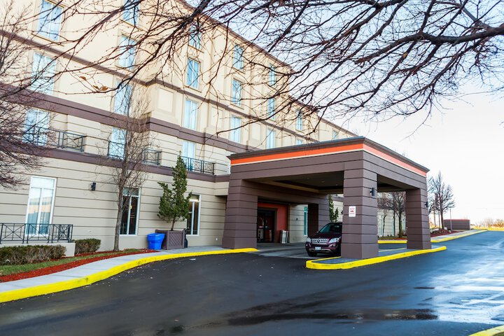 Best Western Premier Toronto Airport Carlingview Hotel