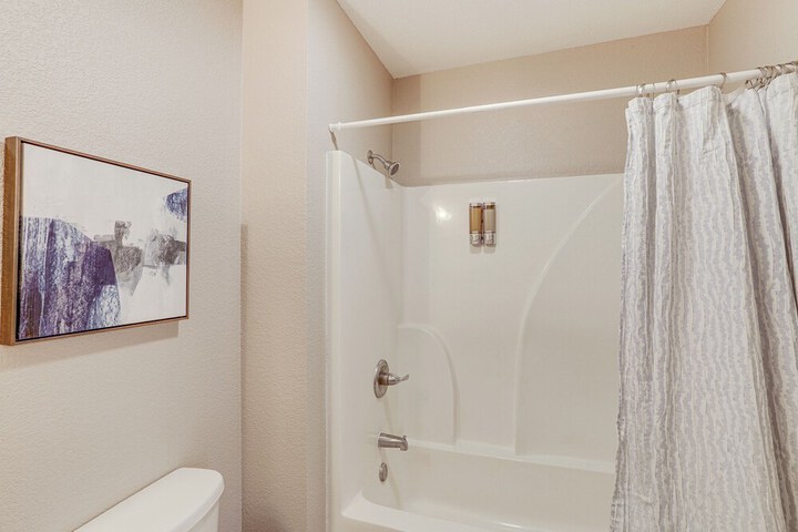 Quaint Pocahontas Townhome Central Location!