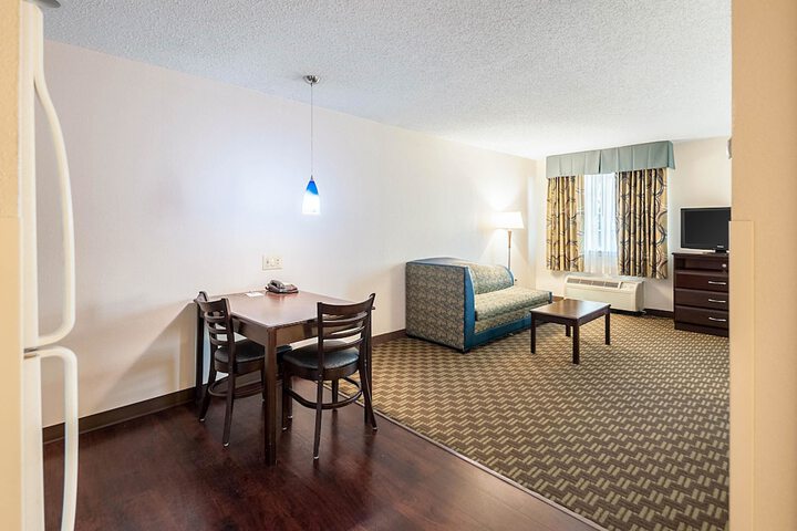 Room 10 of 25
