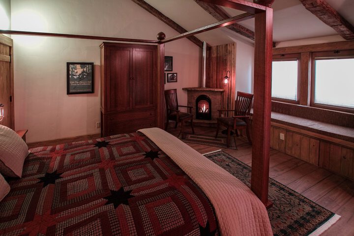 Room 14 of 32