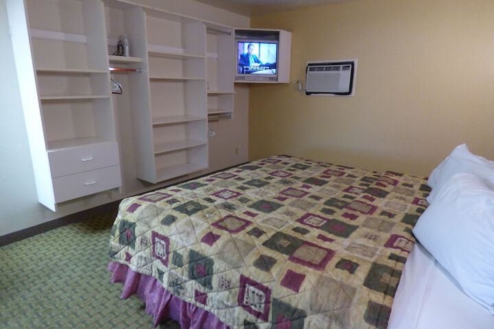 Room 15 of 27