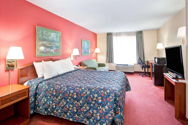 Room 8 of 18