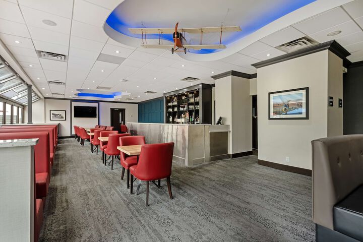 Lounge 60 of 71