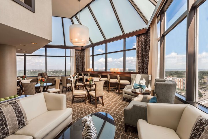 Lounge 114 of 130