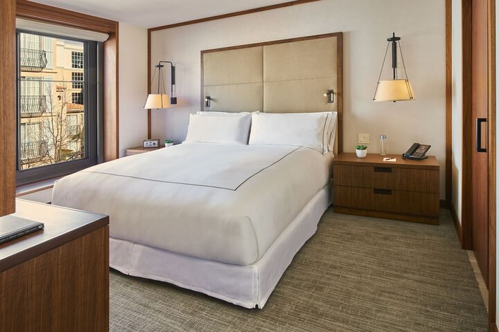 Room 10 of 24