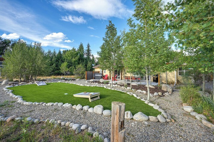 Charming Buena Vista Home w / Private Hot Tub!