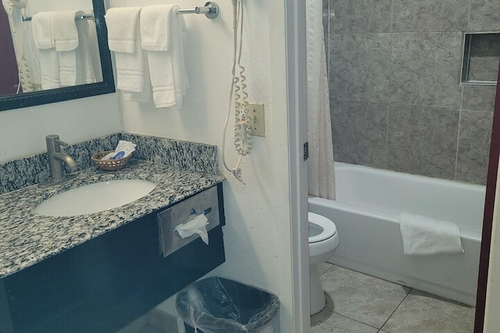 Room 15 of 32