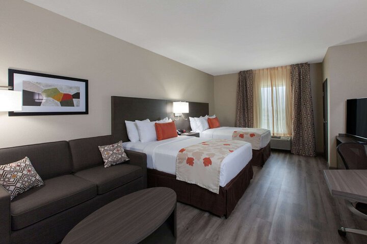 Room 7 of 18