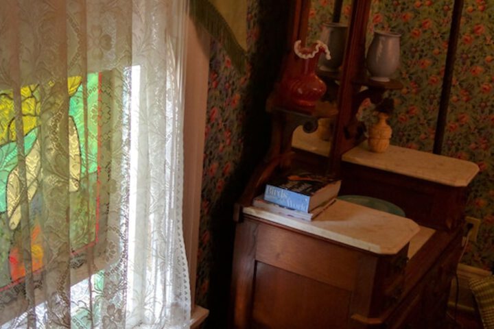 Room 29 of 87