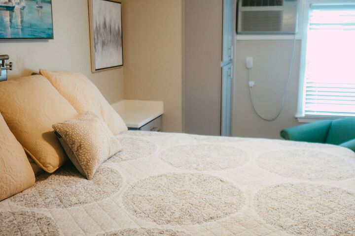 Room 72 of 124