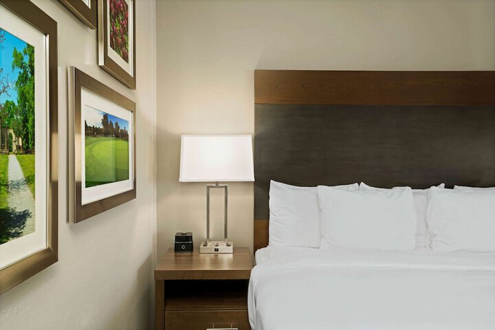 Room 21 of 38